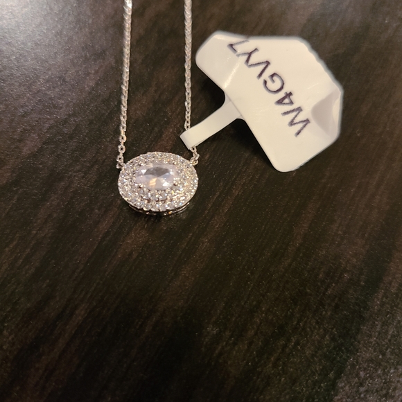 Oval Charmed Aroma Necklace - Picture 1 of 2